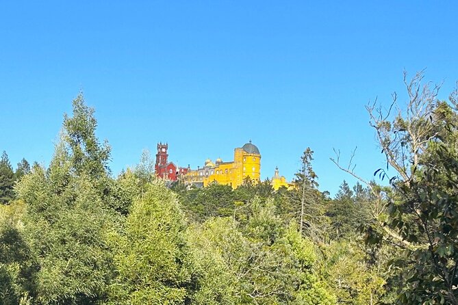 1 Hour Sightseeing Tour in Sintra with Tuktuk - Stop 1: Fonte da Sabuga for Real-World Sintra Water Lore