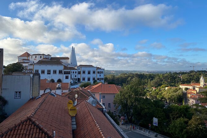 Jeep Tour Sintra-Cascais - Coreto de Colares lunch time in Penedo Village: plan to pay for food