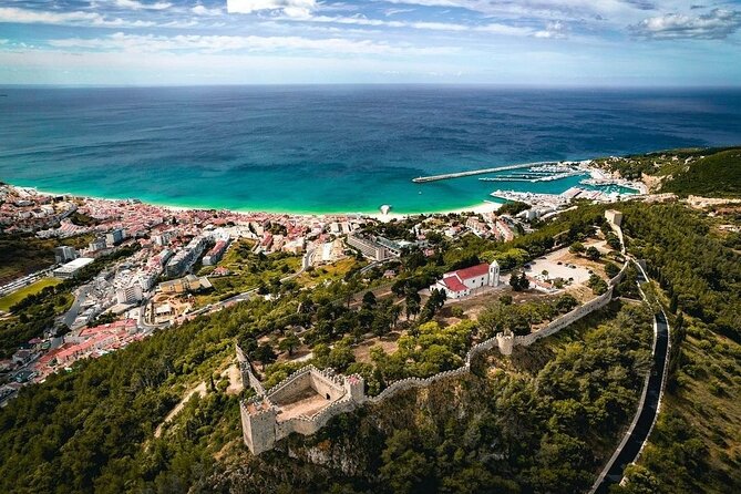 Lisbon: Arrábida & Sesimbra Tour – Wine, Nature & Beaches - Stop 4: Castelo de Sesimbra for the hilltop overview