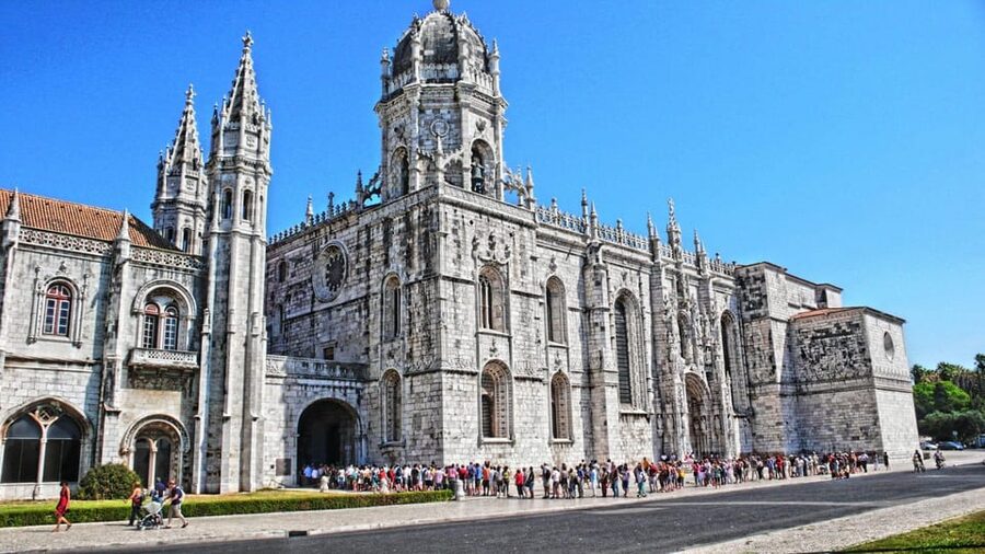 Lisbon: Sintra, Cascais, and Cabo da Roca , Lets Go Tours - Cascais lunch choice: a real break at the coast