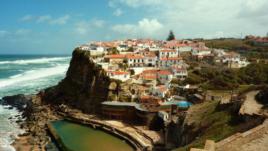 Lisbon: Sintra Monserrate Palace, Cabo da roca private tour - The coach-to-coast shift: from fairy-tale hills to real ocean air