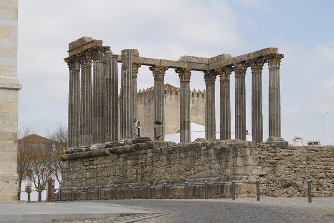 Private Évora Tour - Megaliths, Historical Center and Cork Region - Stop 3: Templo Romano de Évora, also called Templo de Diana (about 15 minutes)