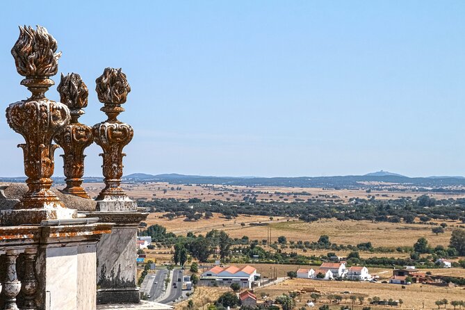 Private Évora Tour - Megaliths, Historical Center and Cork Region - Stop 5: Évora Cathedral (Se Catedral de Évora) and the Manueline cloister views (about 45 minutes)