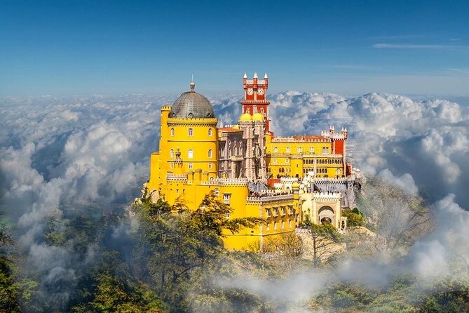 Sintra 1/2 day tour + Pena Palce + 2 gifts (inc. tickets) - Sintra historic center: free time that’s actually usable