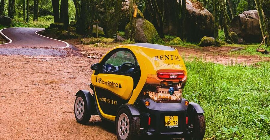 Sintra: 4 MAJOR Monuments Tour E-Car com GPS Audio Guide - Pena Palace: where the mountain sets the mood
