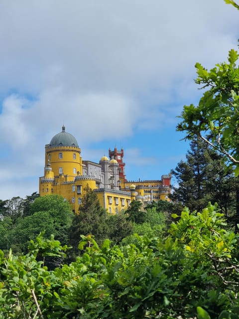 Sintra and Cascais: Magical Fairytale Tour - Meeting at Hard Rock Cafe and the Small-Group Advantage