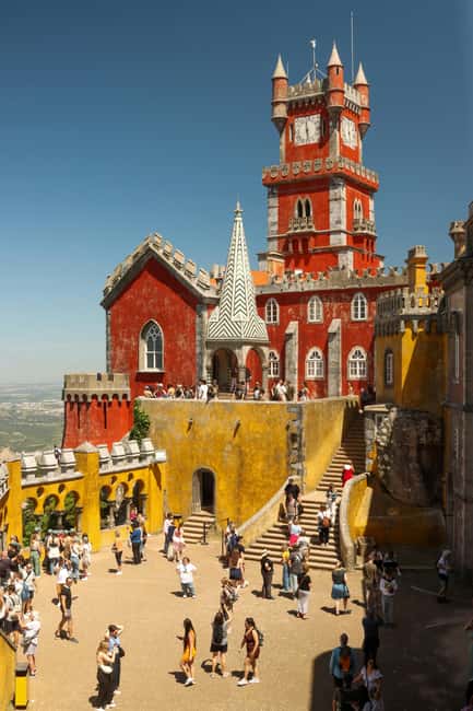 Sintra, Cabo da Roca & Cascais: Full-Day Private Guided Tour - Sintra’s historic royal center: quick looks at the palace and Mourisca Fountain