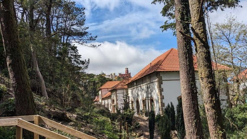 Sintra Hike: Past palaces and hidden paths. - How Gino’s Dutch Stories Make the Hike Easier to Follow