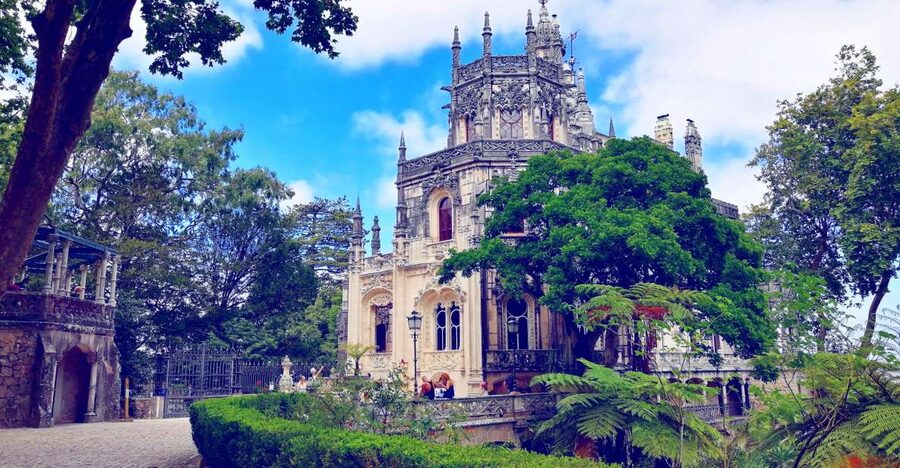 Sintra: Immersive Guided Walking Tour w/ Quinta da Regaleira - Starting at Avenida Doutor Miguel Bombarda: the walk that sets the tone