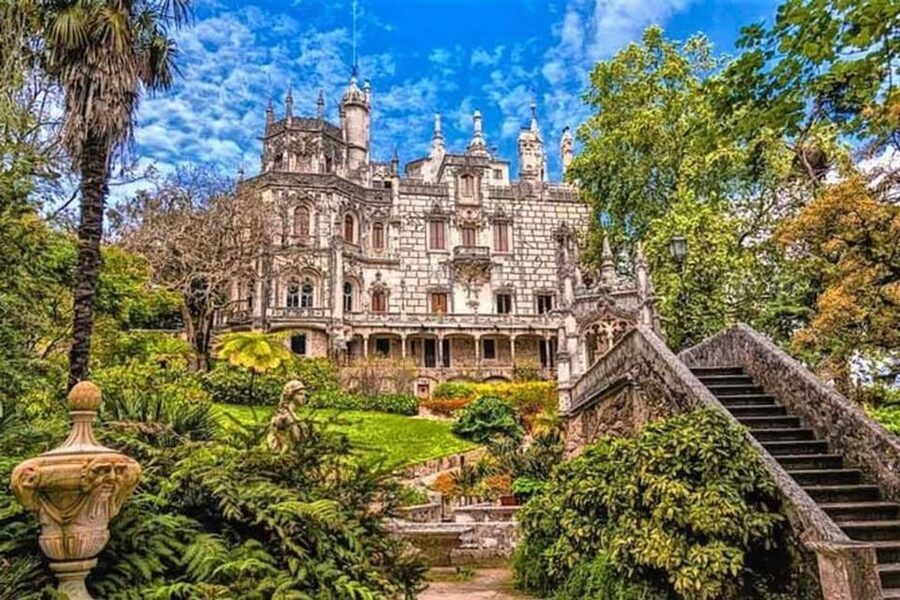 Sintra:Pena Palace,Moorish Castle & Q-Regaleira Private Tour - Pena Palace: that famous silhouette, plus guided interiors