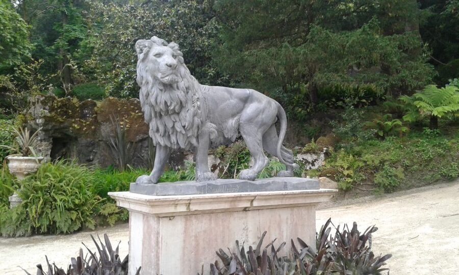 Sintra: Quinta da Regaleira Entry Ticket and Guided Tour - Why the stories matter: poets, artists, and symbolism you can actually use