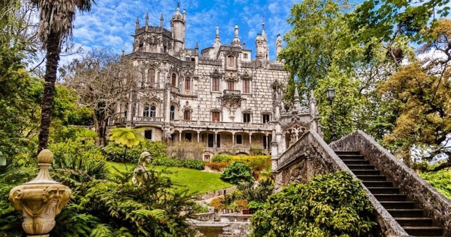 Sintra: Self-Driven Trip with Route-Planning Support - Castle of the Moors: walking for the horizon line