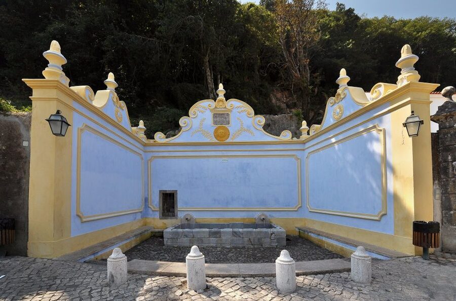 Sintra: -Sintra Sightseeing Tour With Tuk Tuk (1hr) - Castle of the Moors: Fortress Drama and Hilltop Views