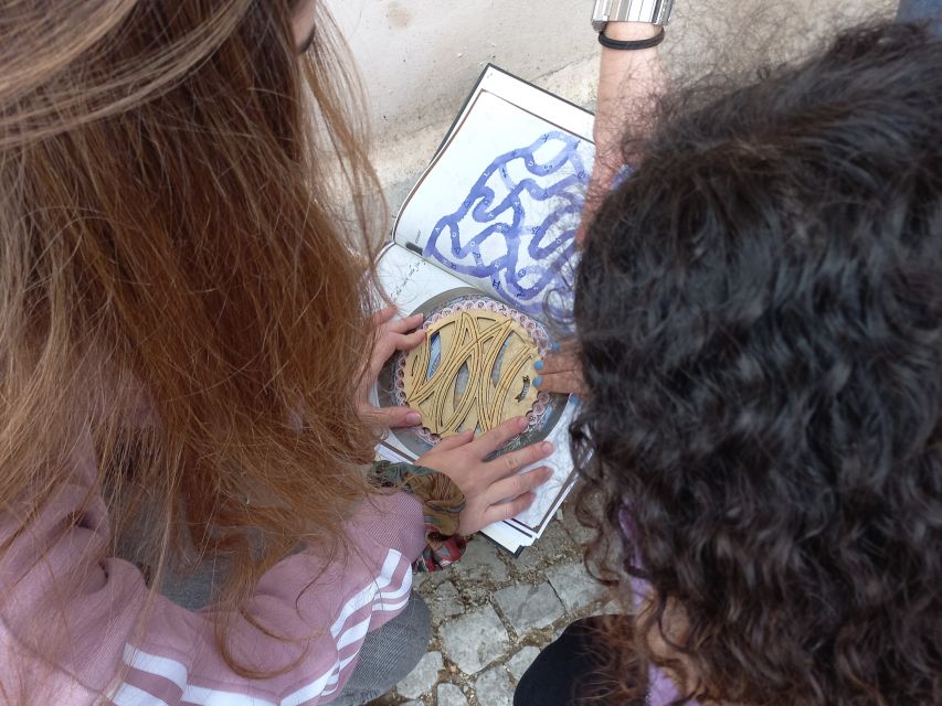 Sintra: Treasure Hunt & Walking Tour "The King's Secret" - Fonte dos Pisões: puzzles that slow you down in the right spots