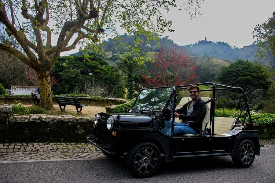 Sintra: Vintage electric Tuk Tuk tour, Pena Palace 4/5 hours - Quinta da Regaleira: a short stop with big visual payoff