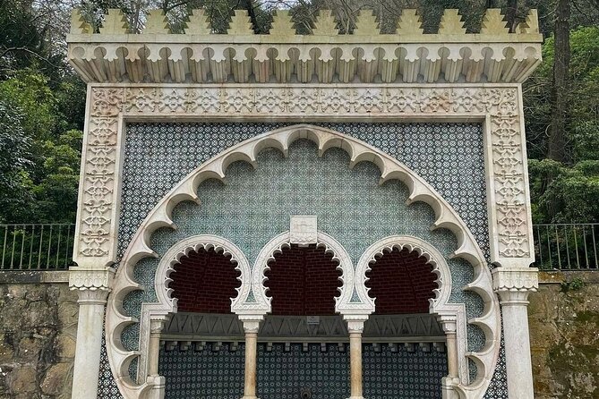 Sintra Walking Tour: Romantic Village & Palaces - Casa Piriquita and Hotel Lawrence: sweets, history, and a break you’ll actually enjoy