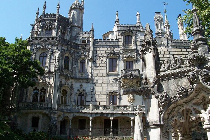 Unforgettable Sintra Tour E-CAR GPS audio-guided route that informs and entertains! - Parking and small-car routing: why the e-car matters on real roads
